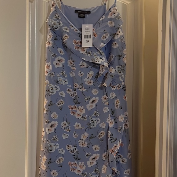 BRAND NEW! Summer dress with ruffle detail! - Picture 3 of 6